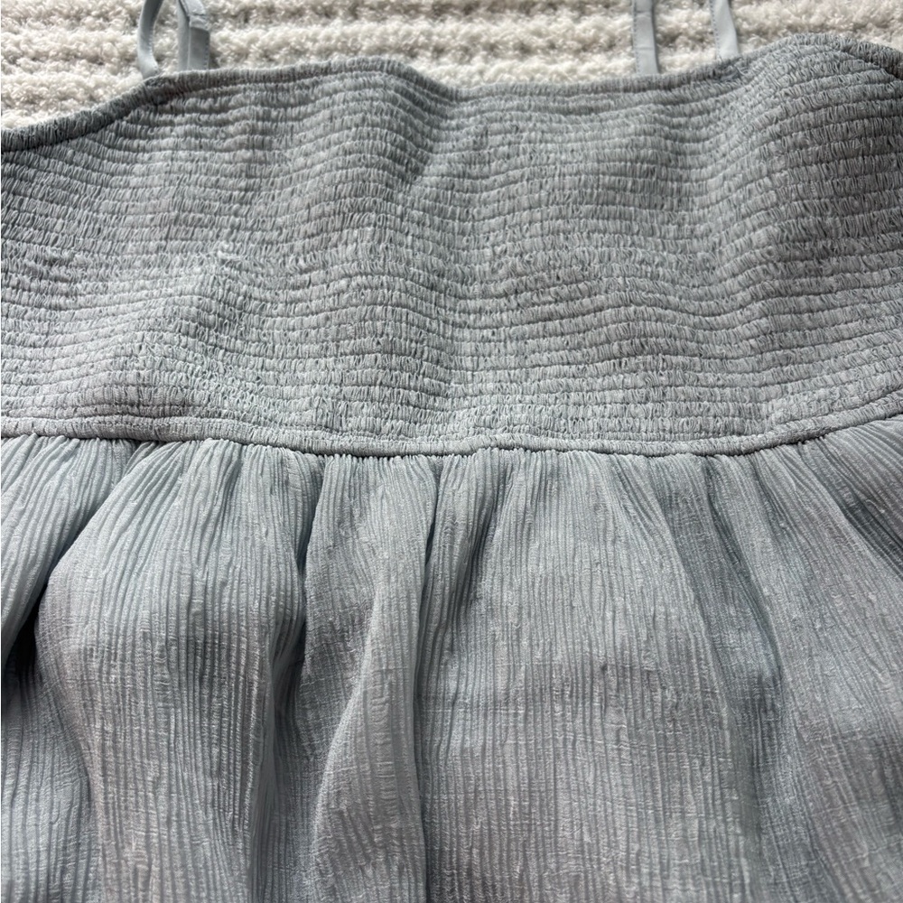 Le Lis Light Gray Smocked Dress - Picture 2 of 5